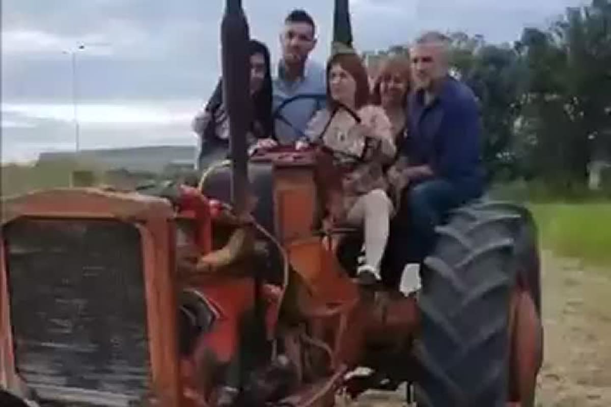 Desde un tractor, la defensa de Patricia Bullrich al sector agropecuario