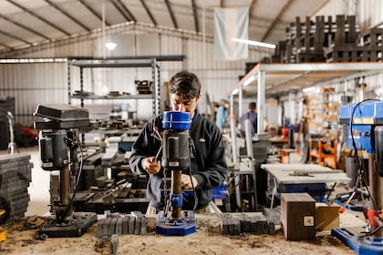 Desde Wood Idea se encargan de explicar que no procesan residuos, sino que trabajan tablas de plástico ya reciclado.