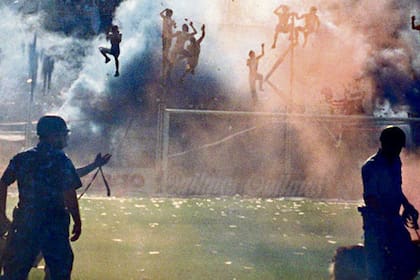 Desenfreno en las tribunas, gases y violencia en las canchas; una triste realidad en el fútbol argentino