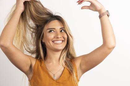 Desenredar el cabello: trucos y consejos para mantener tu melena sin nudos