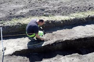 Pensó que era una anomalía natural de su campo y resultó ser un barco vikingo de más de mil años