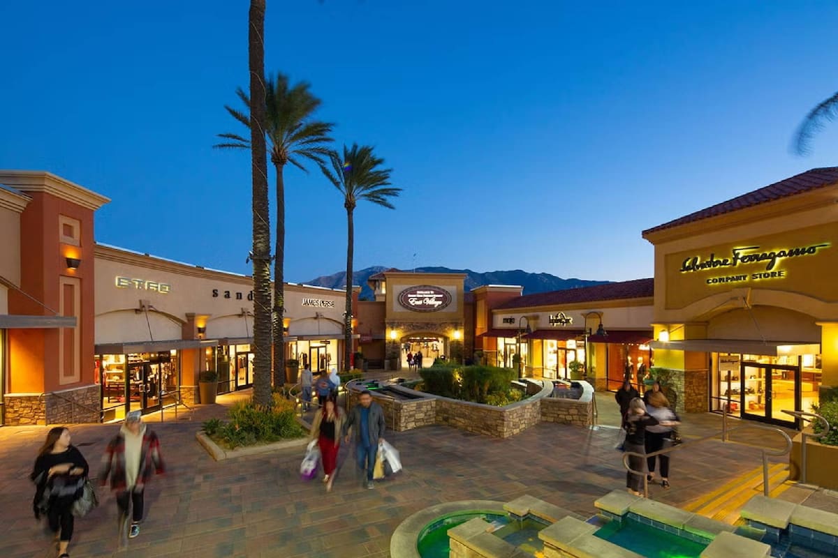Desert Hills Premium Outlets, el centro comercial más barato de California, según ChatGPT