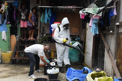 Desinfección en una favela de Río para prevenir el coronavirus