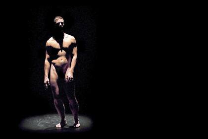 Desnudado, unipersonal de Bruno Izakovi?