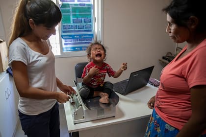 Un control de salud en La Puntana, a cargo de una de las profesionales de Pata Pila