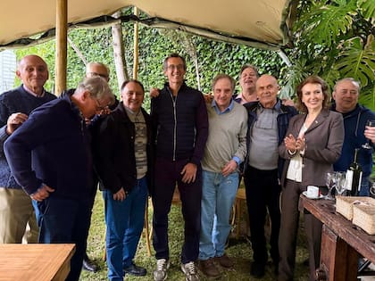 Despedida del economista Carlos Rodríguez con "algunos amigos que vinieron", tal como describió en redes