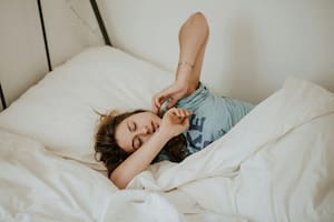 Despertarse con energía y sin sensación de sueño es el ideal de muchas personas, pero la realidad suele ser diferente para la mayoría (Imagen de Unplash)