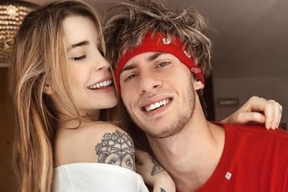 Despidieron de un club al futbolista italiano Mirko Antonucci por hacer exhibicionismo junto a su novia en las redes sociales