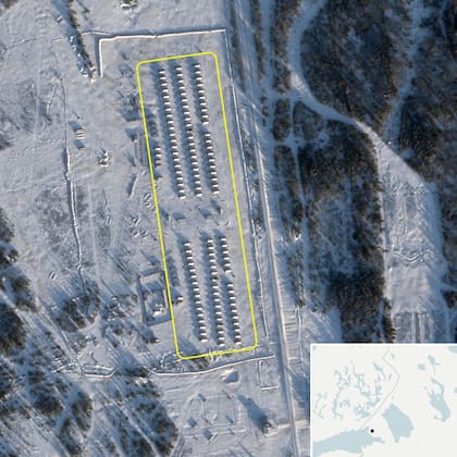 Despliegue de carpas en la base de Kamenka (Imagen satelital Planet Labs)