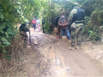 Despliegue de las tropas especiales de la Policía de Salta en la frontera con Bolivia