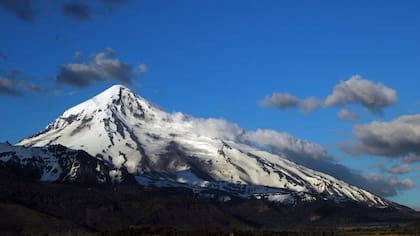 Desprendimiento de rocas en el volcán Lanín: al menos dos heridos graves
