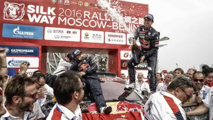 Despres y Castera festejan en Pekín con el equipo Peugeot
