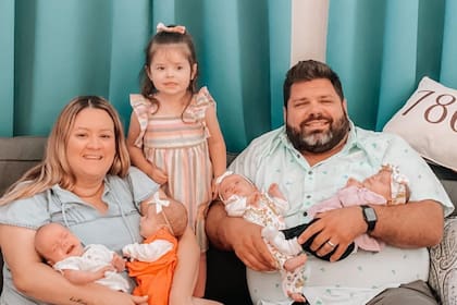 Después de 10 años de intentarlo, los flamantes padres pudieron formar una familia