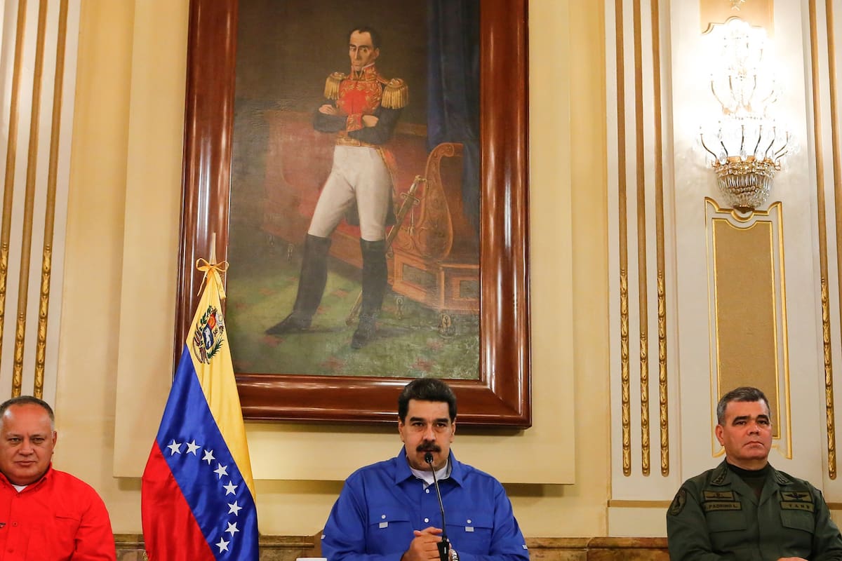 Después de 16 horas de iniciada la sublevación, Maduro brindó una cadena nacional desde el Palacio de Miraflores