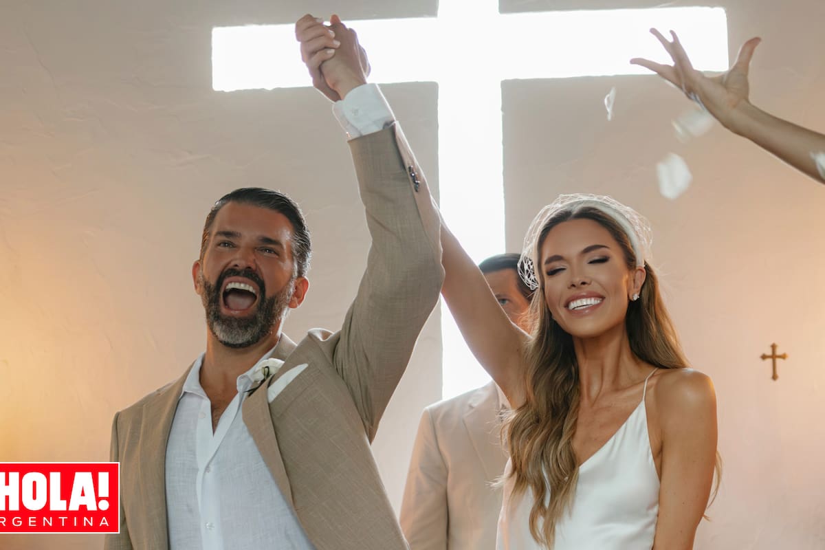 Después de casi dos años de relación, el heredero se casó con su gran amor. Bettina, además de ser modelo e
influencer, se desempeña como
directora de The Paradise Fund, una
ONG enfocada en la protección del
medio ambiente de Florida