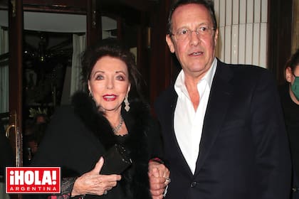 Después de celebrar de "a dos" durante la pandemia, la pareja finalmente pudo brindar junto a su círculo íntimo en una fiesta con invitados de lujo.