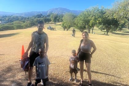 Después de cinco años y medio de espera, la pareja pudo viajar a Haití para conocer a sus hijos (Foto: Gentileza: Gabriella y José)