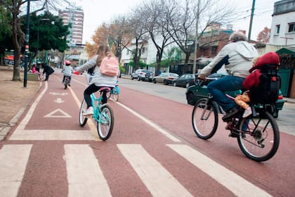 Después de cuatro meses, se reabren plazas y parques porteños, aunque no se pueden utilizar los juegos