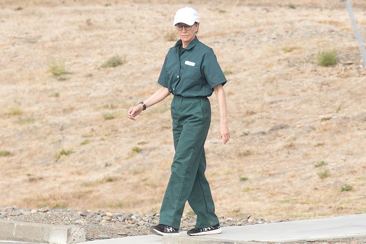 Después de cumplir su condena, Felicity Huffman se prepara para seguir con su vida