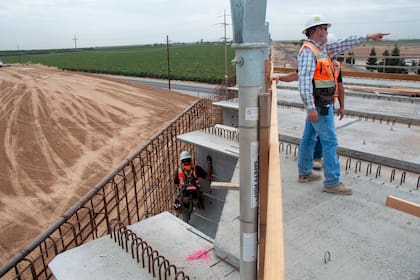 Después de décadas de discusiones y preparativos, en los últimos años las obras visibles del tren de alta velocidad han sido más visibles en el Valle Central de California