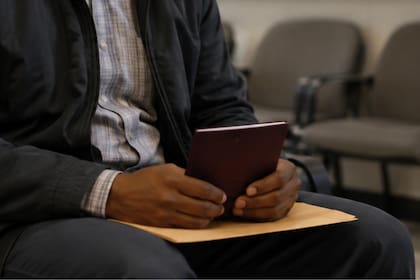 Después de esa fecha, las autoridades no podrán emitir las visas pendientes, incluso para cónyuges e hijos con estatus derivado