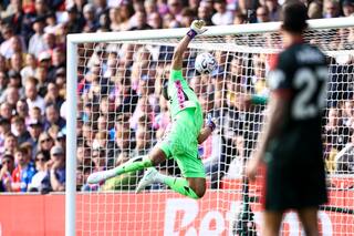 El arquero argentino que hizo la atajada más espectacular de la fecha de la Premier League