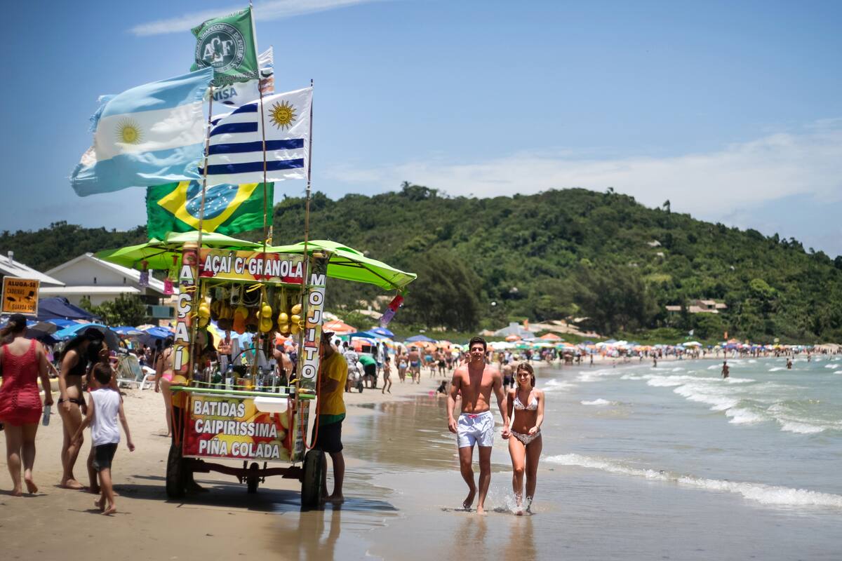 Después de Gran Bretaña, el Gobierno analiza cerrar fronteras con Brasil por el rebrote de coronavirus en ese país