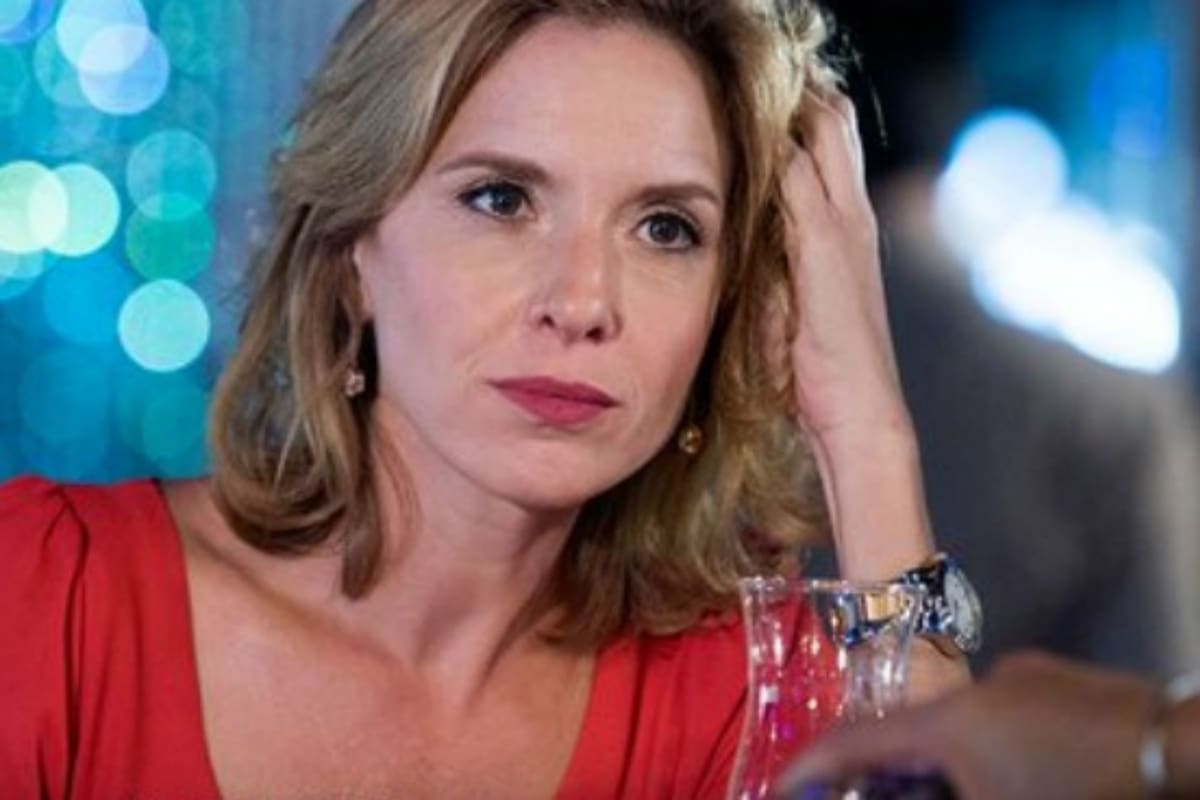 Después de haber visto a Gastón con Macarena, Laura decide emborracharse y olvidar sus penas