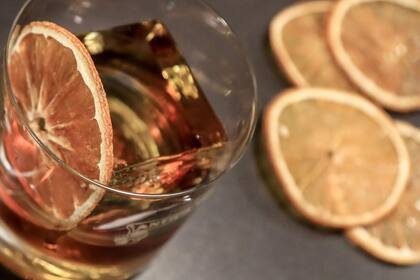 Después de la calidad de la bebida, la composición del hielo y su estado más puro es la clave para un buen cóctel.