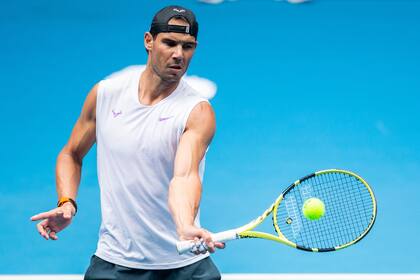 Después de la cuarentena, el español Rafael Nadal se entrena desde hace dos semanas en su academia de Manacor.