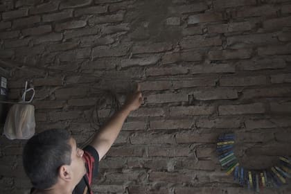 Después de la inundación, la casa estaba todo en el piso destruido porque el agua llegó más alto, casi a la altura de los cuadros