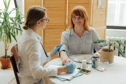 Después de la menopausia, el riesgo de ECV de las mujeres aumenta rápidamente