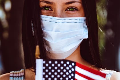 Después de la obtención de una visa U, se puede solicitar una Green Card y posteriormente la naturalización
