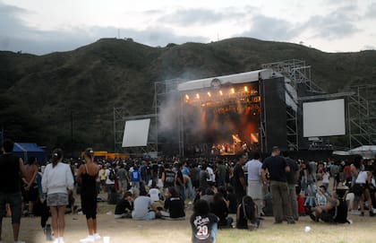 Después de la Plaza Próspero Molina en Cosquín, el festival se mudó a un predio con vista al lago, en la Comuna San Roque.