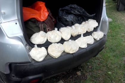 Después de llevarse el botín, los ladrones se olvidaron seis kilos de cocaína.