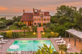 De convento a refugio de lujo: la isla secreta de los Swarovski en Venecia sale a la venta