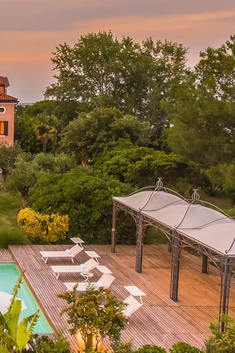 Después de más de cuatro décadas vinculada a los Swarovski, Santa Cristina vuelve al mercado