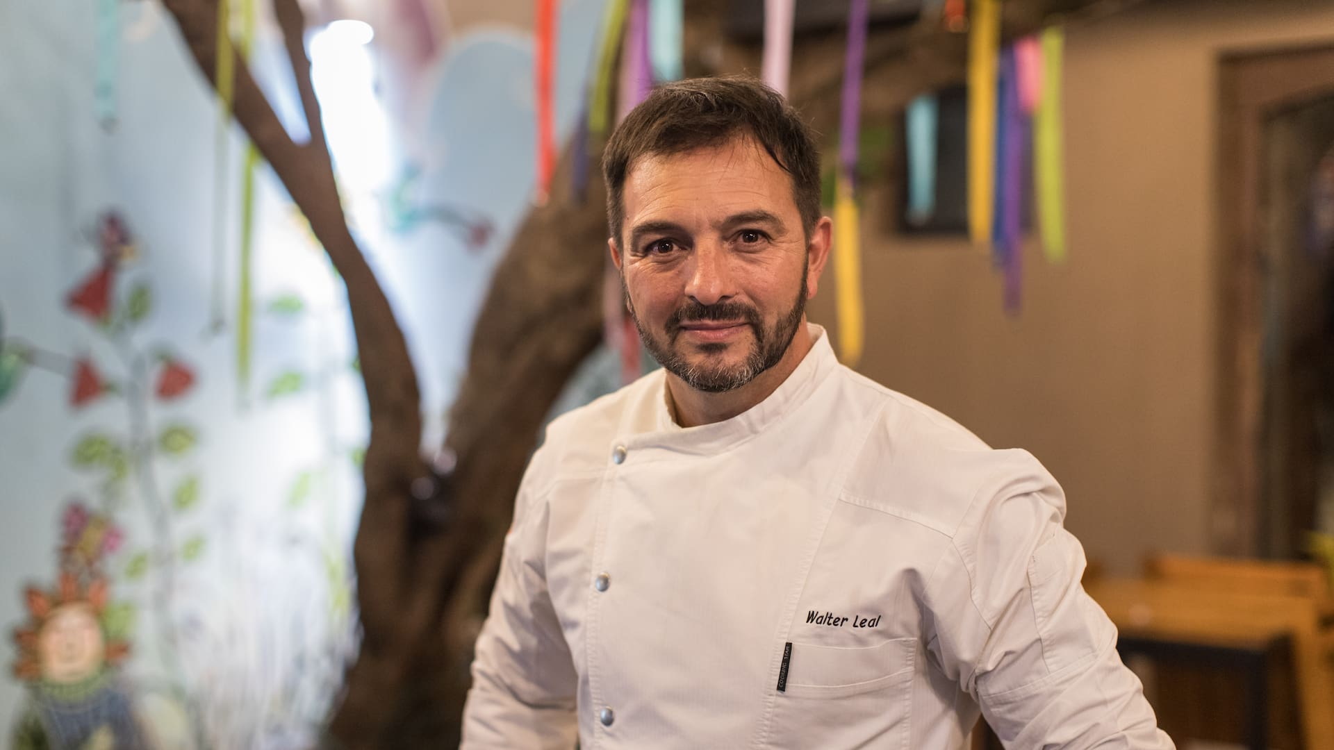 Después de más de una década de trabajo en Chile, el chef jujeño Walter Leal volvió a su lugar de origen, San Salvador, para abrir, hace tres meses, Finca Cocina Urbana, el restaurante de alta gama del que todos hablan.