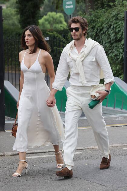Después de meses de especulaciones, Monica Barbaro y Andrew Garfield se mostraron juntos en Winbledon