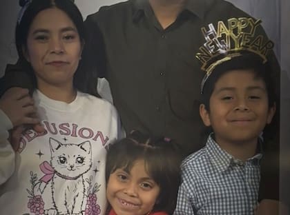 Después de meses detenida por el ICE, regresó a su casa donde viven sus tres hijos y su esposo
