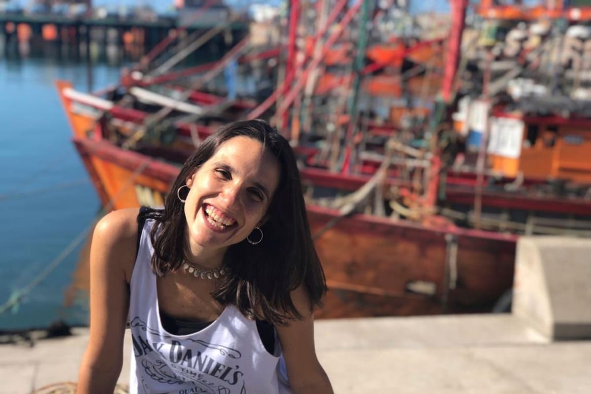 Después de muchos años de mal humor producto de su enfermedad, Agustina sonríe y disfruta del día a día.