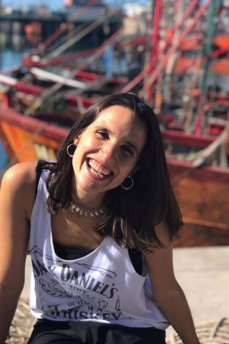Después de muchos años de mal humor producto de su enfermedad, Agustina sonríe y disfruta del día a día.