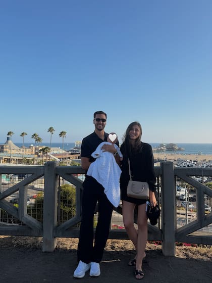 Después de muchos días sin verse, el futbolista pudo reencontrarse con su familia en Los Ángeles