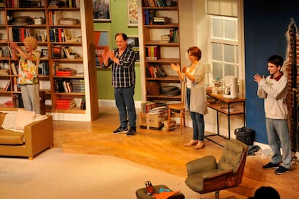 La obra Después de nosotros, protagoniza por Julio Chavez, Alejandra Flechner, Maria Rosa Fugazot, Matías Recalt y Mariano Muso tuvo su reestreno en el Paseo La Plaza