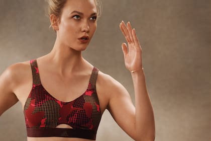 Después de poner el foco en las zapatillas anatómicas, ahora las firmas de indumentaria deportiva femenina apuestan todo a los tops