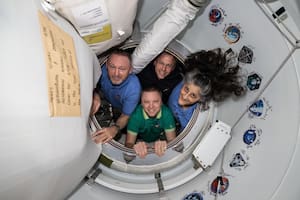 Después de que las tripulaciones realicen las tareas de transferencia, la pareja comenzará su viaje de regreso a la Tierra, posiblemente tan pronto como el martes
