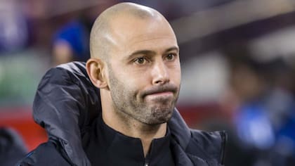 Mascherano, cada vez más lejos de Barcelona