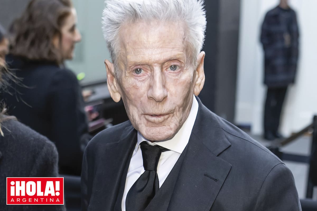 Después de siete años y con el debut en la dirección creativa de Verónica Leoni, la firma Calvin Klein volvió a las pasarelas
de la Semana de la Moda de Nueva York. Como no podía ser de otra manera, su fundador estuvo allí apoyando y aplaudiendo.