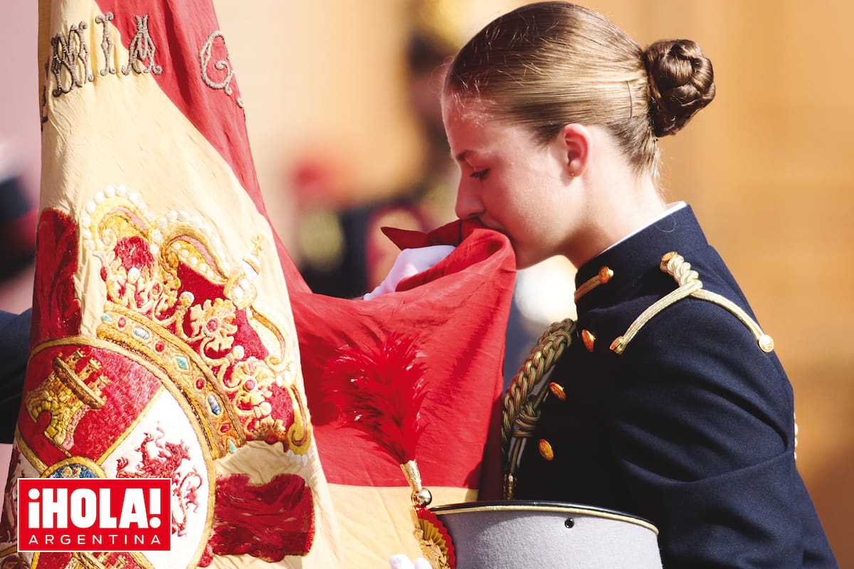 Después de su padre, el rey Felipe, y su abuelo, el rey Juan Carlos, la princesa de Asturias es la tercera Borbón que hace este juramento en la Academia Militar.