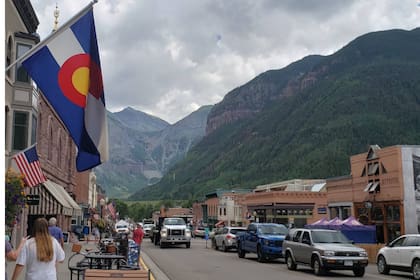 Después de un año de viaje por el oeste de Estados Unidos, eligió establecerse en un valle cercano a Telluride, atraída por sus paisajes montañosos